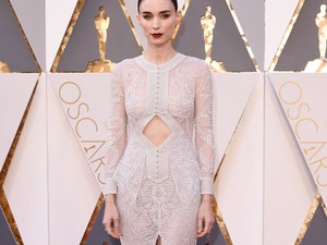 Rooney Mara gyönyörű, akár egy műalkotás az Oscar gála vörös szőnyegén