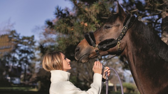 „A lovaglás által megtanulsz gondoskodni egy másik élőlényről” - interjú Suták Csenge női zsokéval