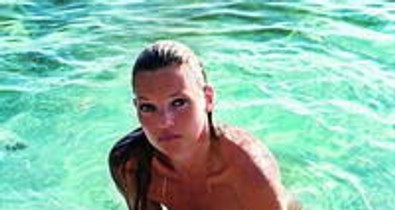 Kate Moss meztelen fürdőzése