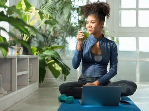 Ez a népszerű ital veszélyesebb is lehet, mint a cukros üdítők, pedig sokan egészségesnek hiszik