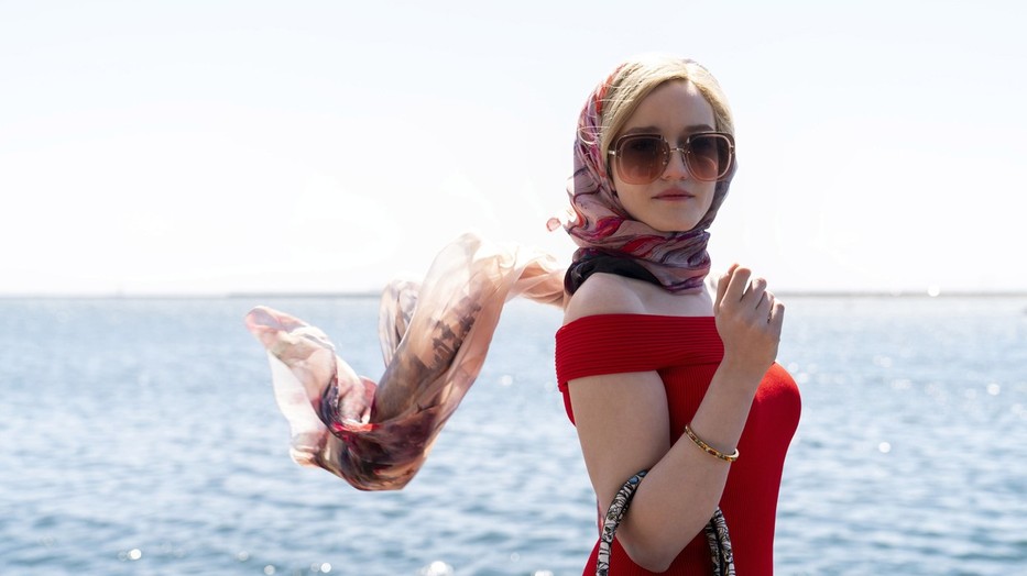 Tényleg ilyen könnyen bedőlünk az Anna Delvey-féléknek, csak mert gazdagok és intelligensek?