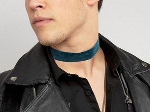 A pasik lopják el a chokert? Szerinted jól állna nekik?