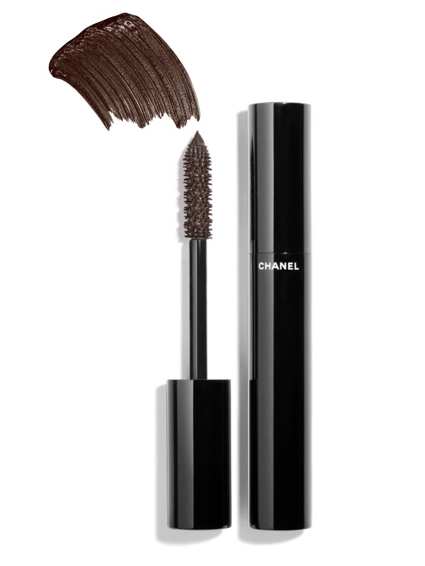 Koronázd meg a sminked egy barna szempillaspirállal!