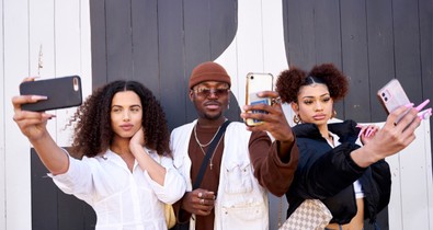 Lassan többet telefonozunk, mint amennyit alszunk: a képernyőhasználat is addikciónak számít