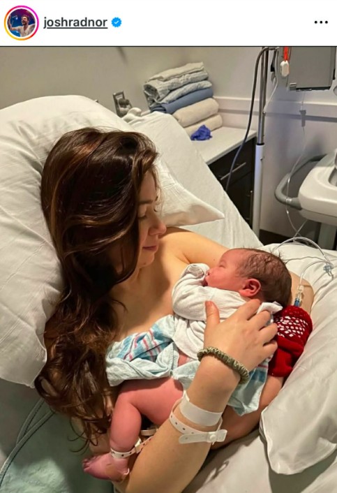 Josh Radnor és Jordana Jacobs két évvel ezelőtt házasodtak össze, és ma már büszke szülők