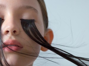 Szembetűnő pillantás: kedvenc piperénk a szempillaspirál!