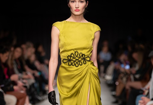 Törőcsik Franciska ragyogott Merő Péter kreációjában a kifutón