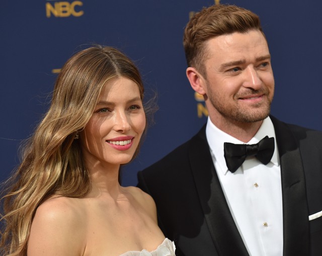 Zseniális: Jessica Biel Justin Timberlake-nek öltözött, Justin pedig a mikrofonjának