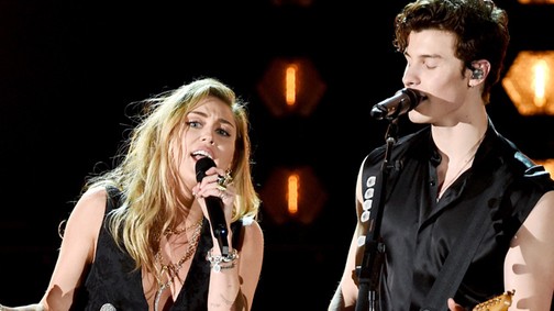 Libabőrös leszel: Miley Cyrus és Shawn Mendes produkciója egyszerűen zseniális volt a Grammy-n