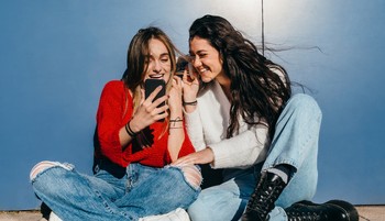 A digitális világ alapjaiban megrengette, kiben bízhatunk meg, már a barátságok sem a régiek