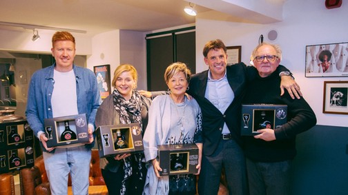 Ajándékötlet az utolsó pillanatra: kerülj rá szeretteddel az Unicum díszdobozára