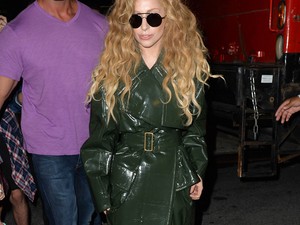 Lady Gaga most hosszú loknikkal borzolja a kedélyeket
