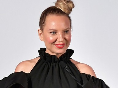 Hoppá! Sia anyuka lett!