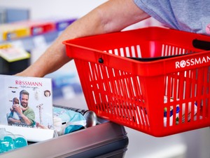 Le a kalappal! A Rossmann szabadnapot ad szenteste napján az alkalmazottaknak