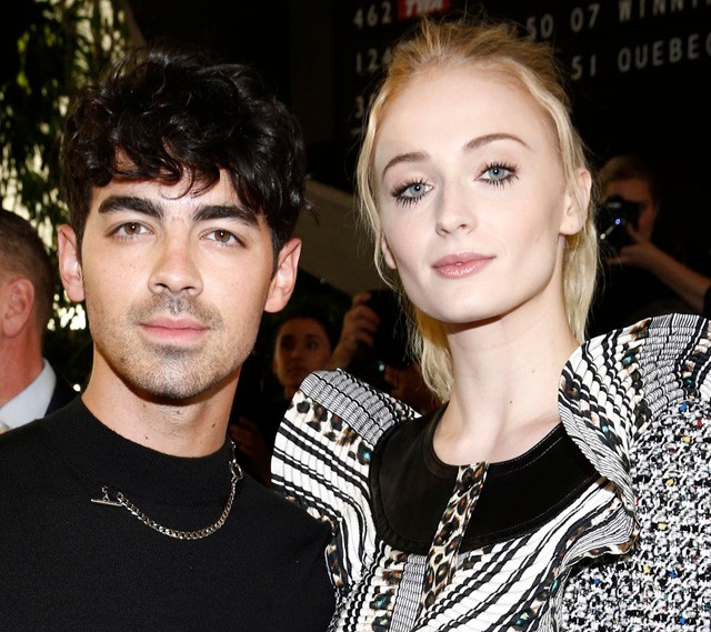 Sophie Turner először az utcán a babájuk születése óta: meg sem látszik rajta, hogy szült