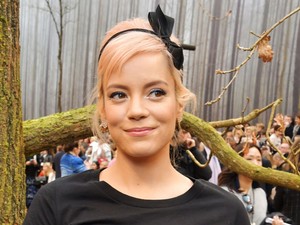Hú, Lily Allen nagyon összeszedte magát, csúcsformában van