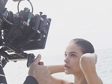 Palvin Barbi elbűvölő Armani kampányban