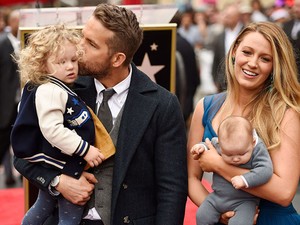 Megtörtént Blake Lively és Ryan Reynolds kislányainak második nyilvános megjelenése