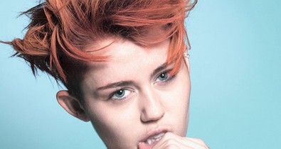 Miley Cyrus pucér fürdőzős fotója habszakállal