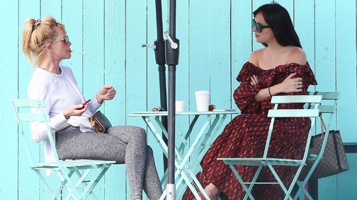 Dakota Johnson szupersikkes anya-lánya napja