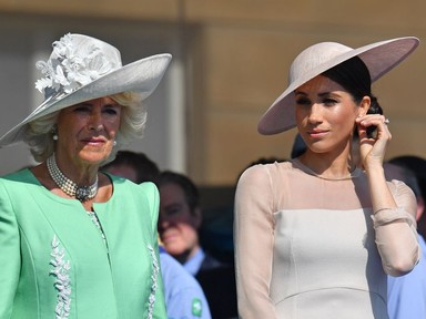 Te kinézted volna belőle? Kamilla királyné ezzel az 5 szóval reagált Harry herceg és Meghan Markle eljegyzésére
