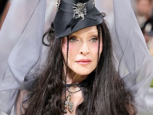 Madonna új klipje sokkolta a rajongókat, arcpirítóan vad jelentekkel van tele