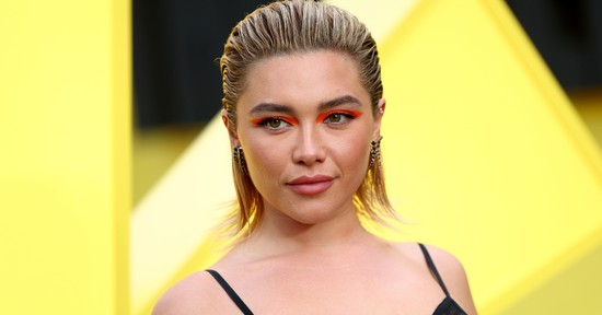 Florence Pugh álomszép meztelenruhában tündökölt: mindössze egy áttetsző fekete csipke borította a színésznő testét