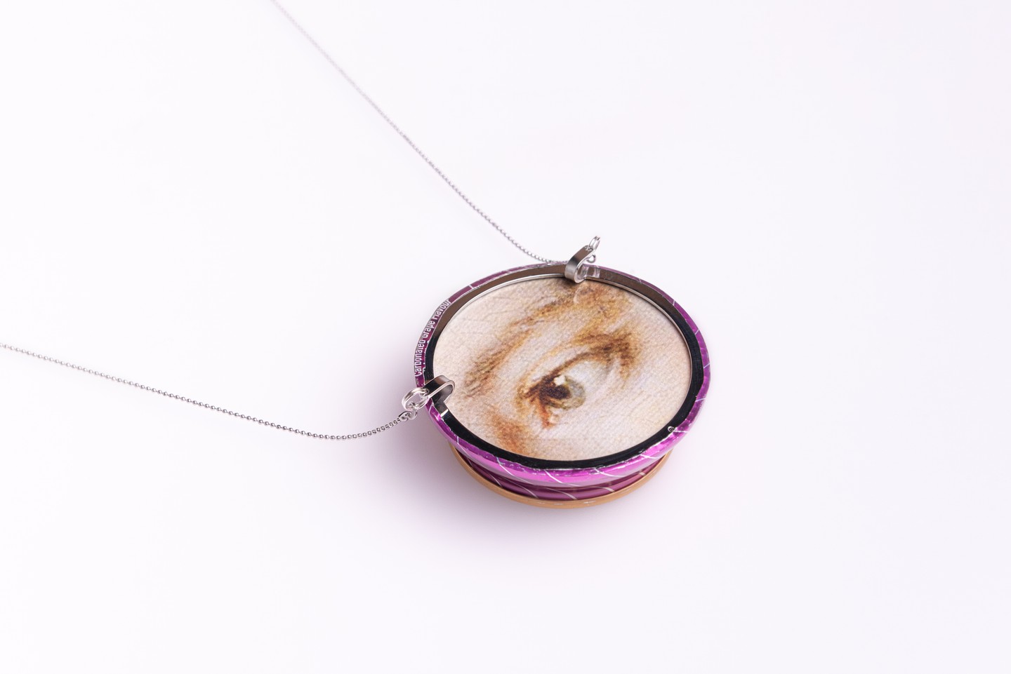 Börcsök Anna ékszereinek alapanyagai mindig szimbolikus értékkel bírnak