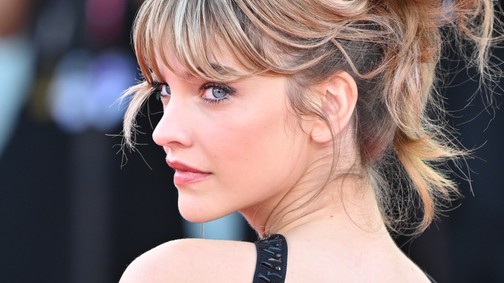 Palvin Barbara falatnyi fűzőben, hercegnőként ragyog Párizsban