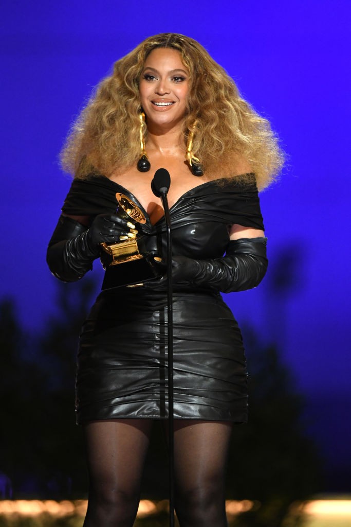 Látnod kell Beyoncé második eszméletlen szerelését a Grammy gáláról