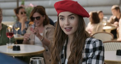 Az rejtély, miért jelölték Lily Collinst a Goldel Globe-on, de szettjével minden díjat megnyert volna