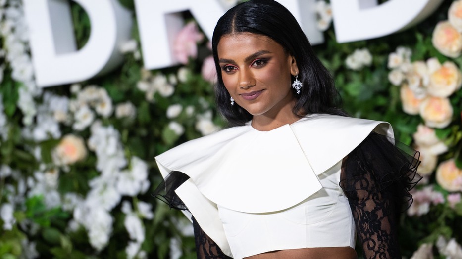 Simone Ashley most már igazi Bridgerton-lány