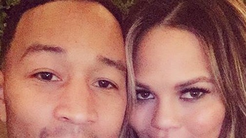 Új fotók! A legédesebb kisbaba, akit valaha láttál! Chrissy Teigen kislánya fürdetéséről osztott meg fotót