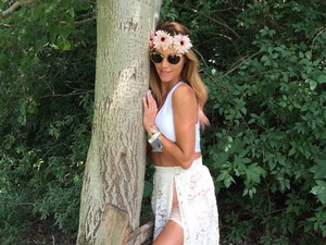 Zimány Linda mára romantikus fesztiválszerkót ajánl