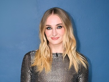 Sophie Turner káprázatos meztelenruhában ünnepelte a 30. születésnapját, csak ámulunk