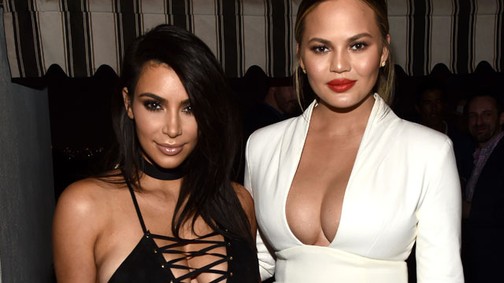 Imádjuk, ahogy Chrissy Teigen beszólt Kim Kardashiannak