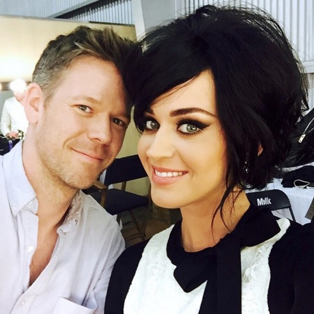 Katy Perryvel, akit számos magazinnak sminkelt