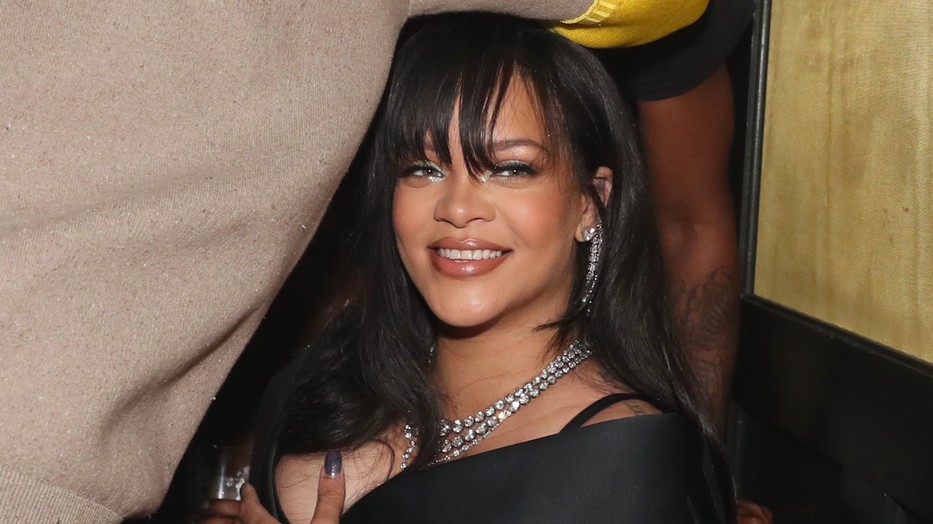 Rihanna őszi öltözködése totál káosz, de mégis nagyon jól működik