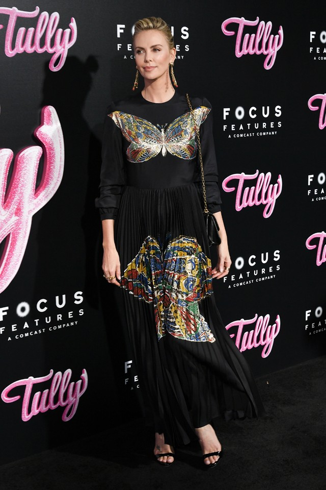 Charlize Theron a vörös szőnyeg és a fekete ruhák abszolút legnagyobb királynője