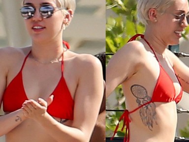 Miley Cyrus piros bikiniben