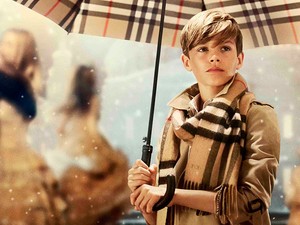 Feltűnt, hogy az elmúlt évek legütősebb karácsonyi reklámjait mind a divatvilágnak köszönhetjük?