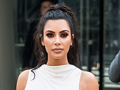 A legemberibb poszt Kim Kardashiantól: cuki pillanat, három gyerekével az ágyban