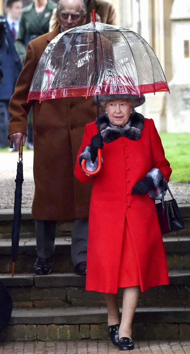 Senkinek nincs olyan menő esernyőgyűjteménye, mint Erzsébet királynőnek