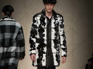 Esőáztatta Burberry show