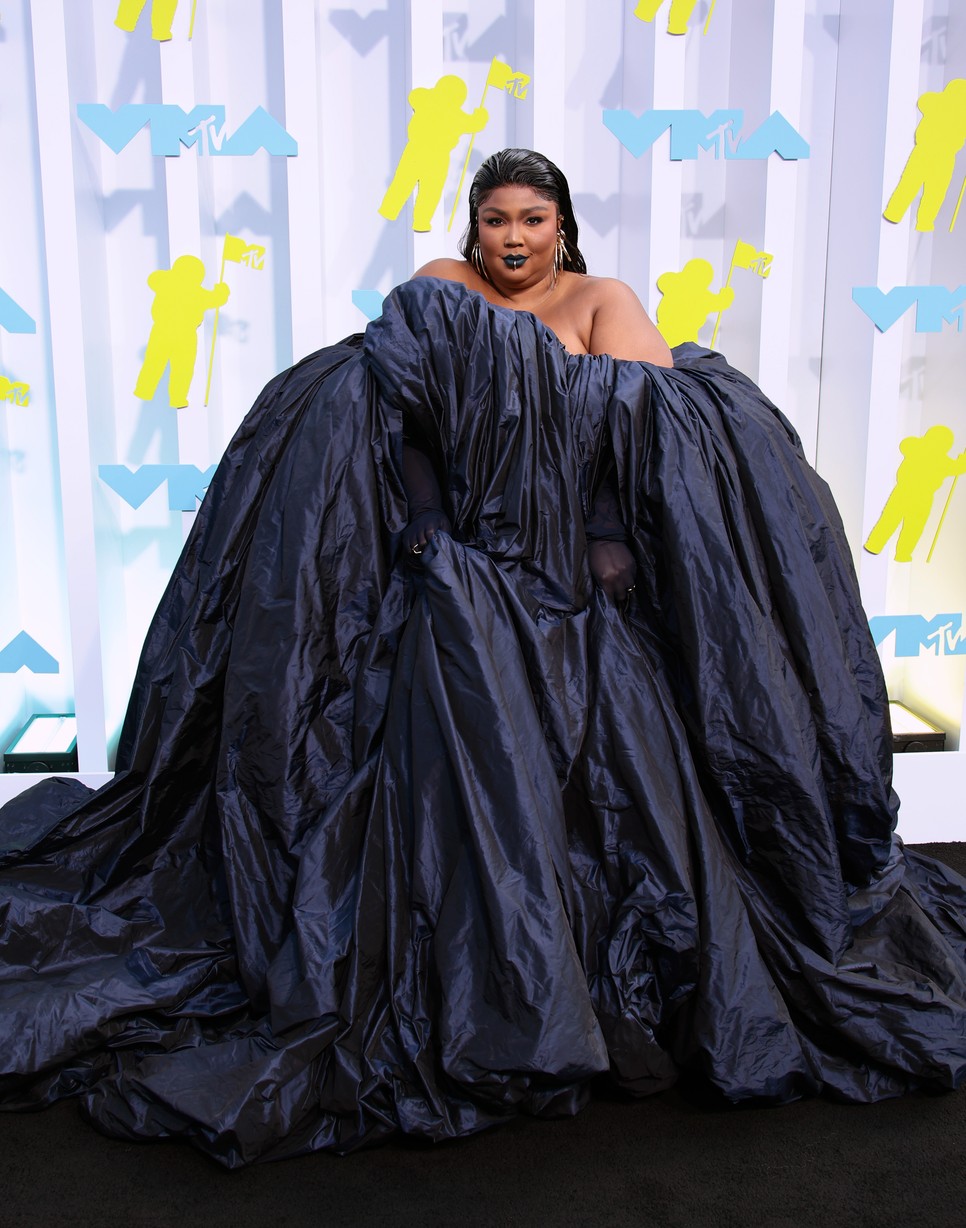 Lizzo nemcsak a legmerészebb rúzst, de Madonna híres ruháját is felvette az MTV VMA gálára