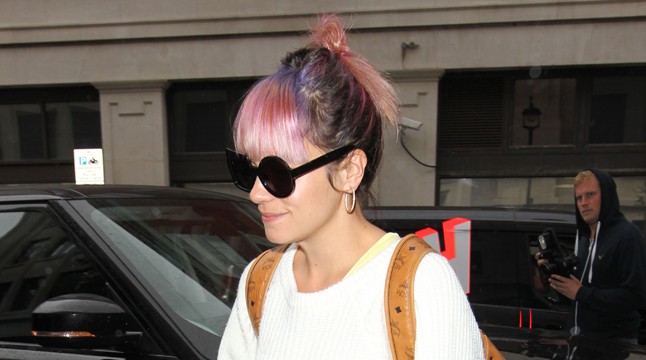 A lila után pinkes árnyalatra váltott