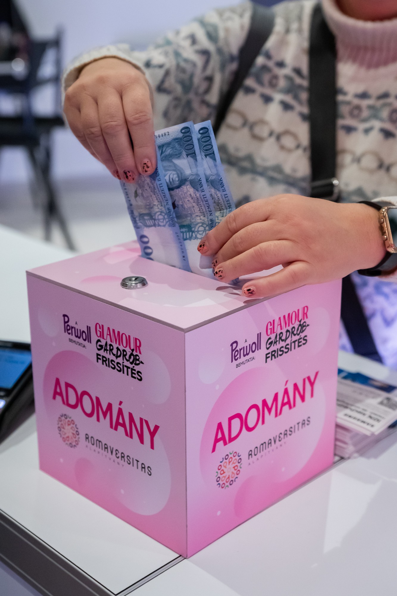 A GLAMOUR Gardróbfrissítésen befolyt teljes adományt a Romaversitas Alapítványnak ajánlottuk fel