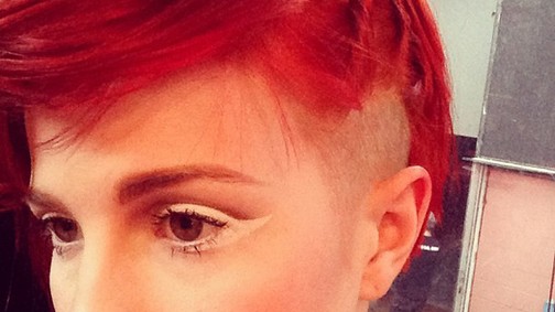 Hayley Williams is ollóhoz nyúlt!