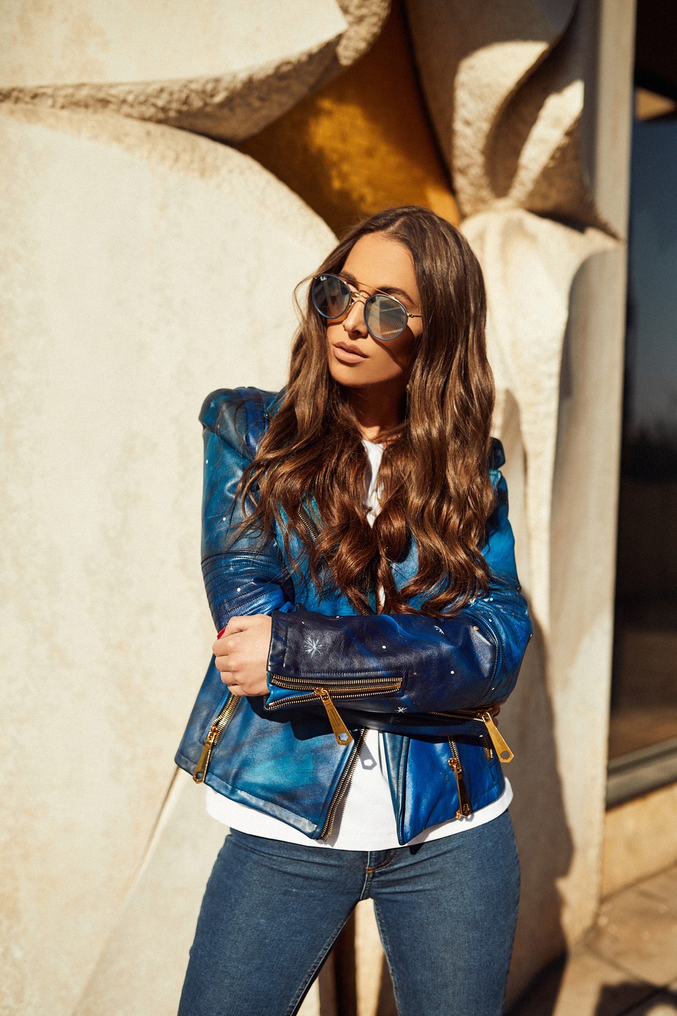 Sydney van den Bosch bemutatja a legmenőbb kutyasétáltatós szettet, amit valaha láttál