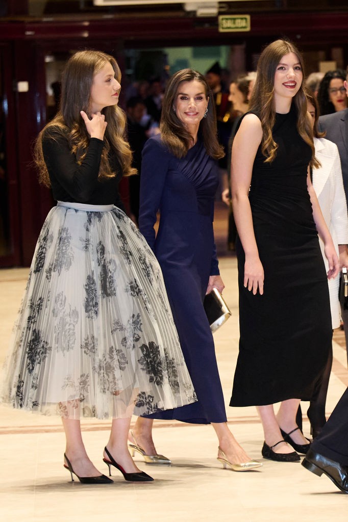 Letícia királyné két lányával, Leonóra hercegnővel és Zsófia hercegnővel